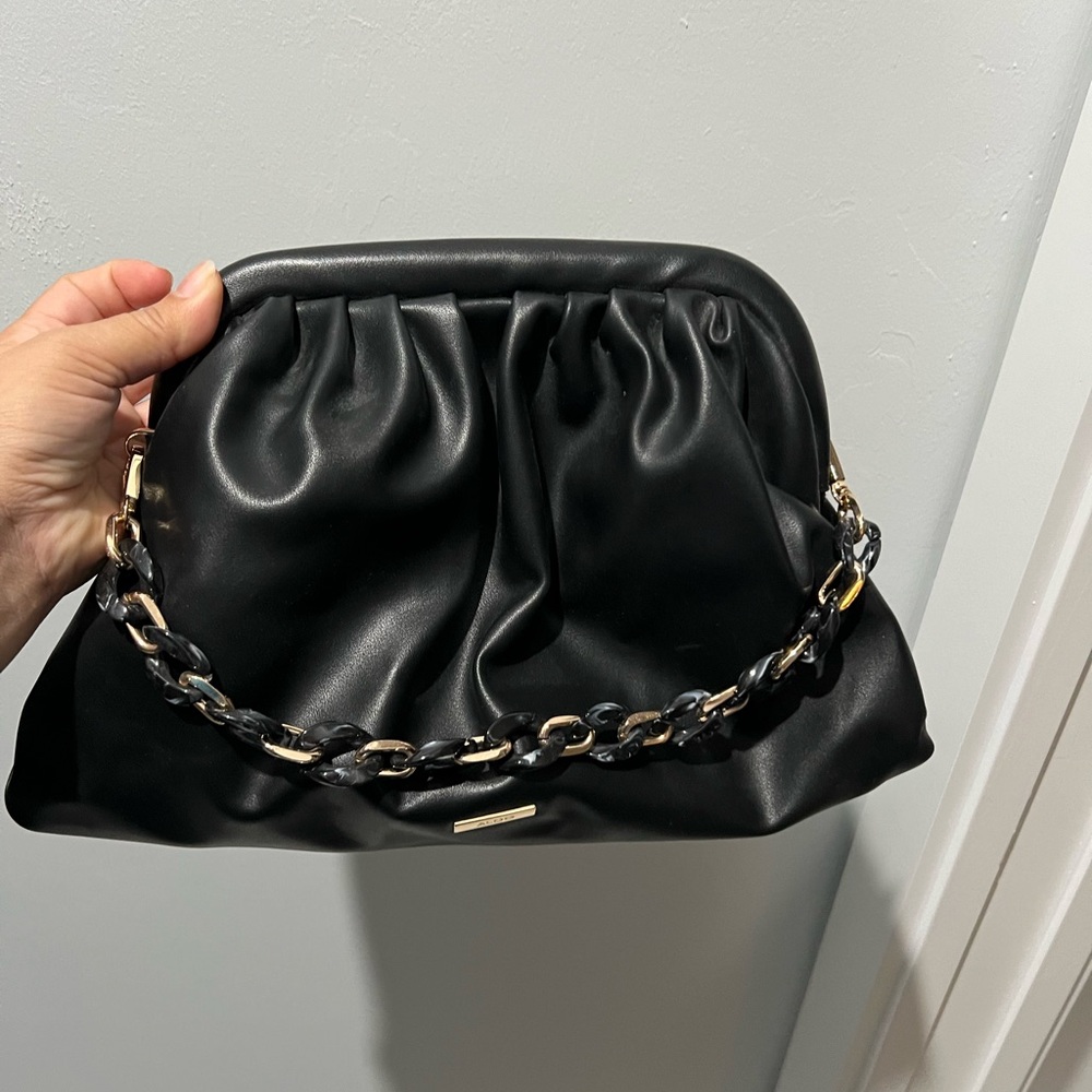 Aldo versatile clutch.